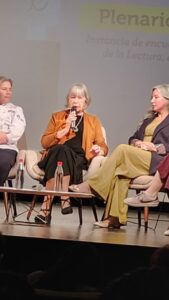 María Cristina Wormull en su exposición sobre la experiencia de hacer talleres en centros penitenciarios.